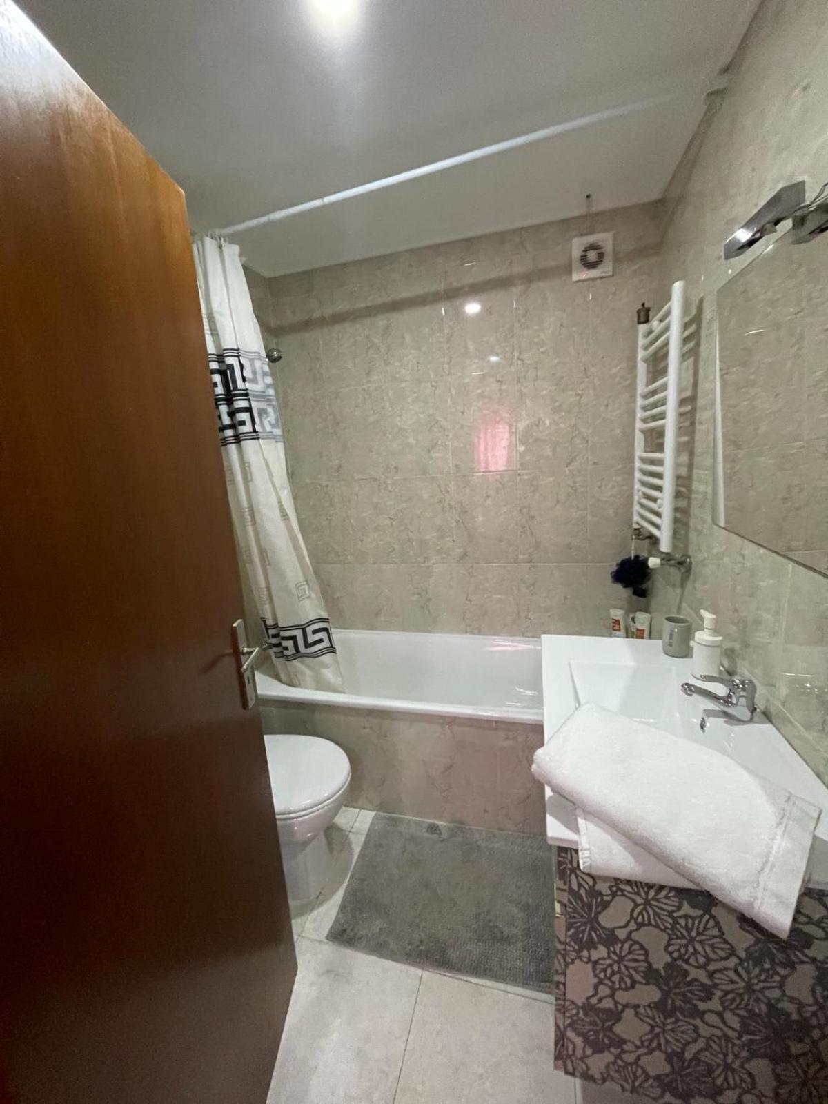 Flat4U Appartement Paredes  Buitenkant foto